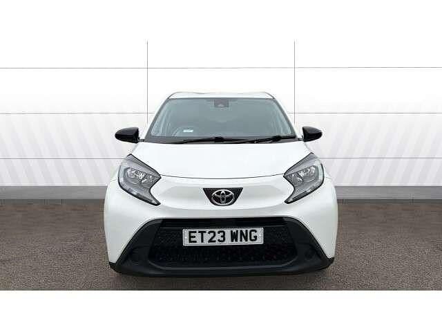 Used Toyota Aygo X PURE 72 HP (52 kW) 2023 White SUV