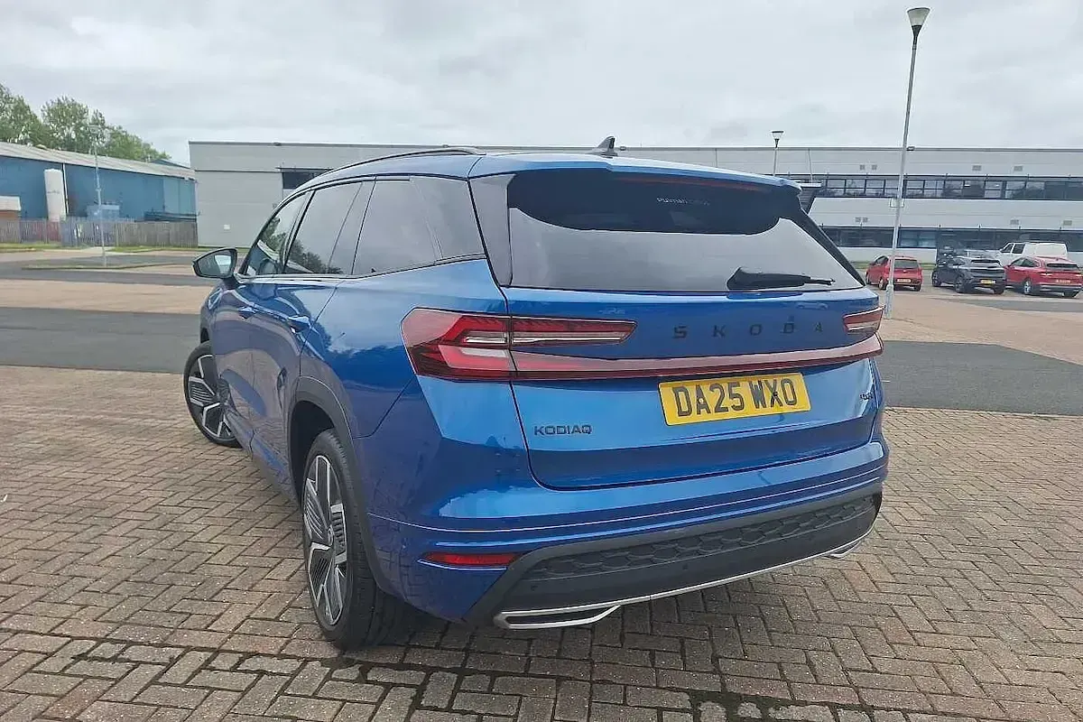 Used Skoda Kodiaq SportLine 190 HP (139 kW) 2025 Race blue metallic SUV