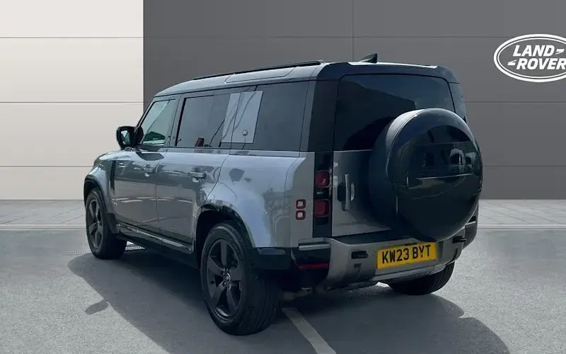 Used Land Rover Defender HSE Dynamic 300 HP (220 kW) 2023 Grey SUV