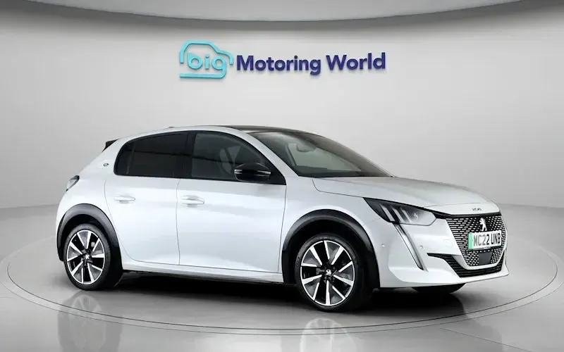 Used Peugeot e-208 Premium 100 kW (136 HP) 2022 White Hatchback
