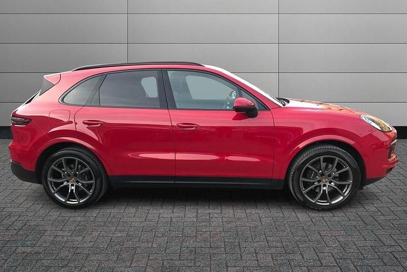 Used Porsche Cayenne 340 HP (250 kW) 2021 Red SUV