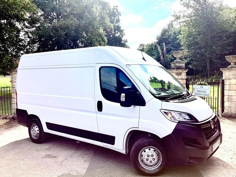 White Used 2024 Vauxhall Movano Van | £13,750 (Super price) - Image 1/4