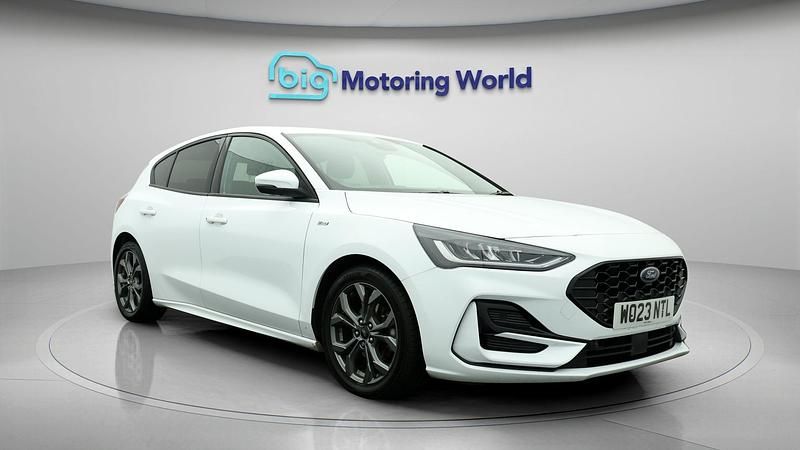 Used 2023 Ford Focus ST-Line | £14,100 (Fair price) - Image 1/4