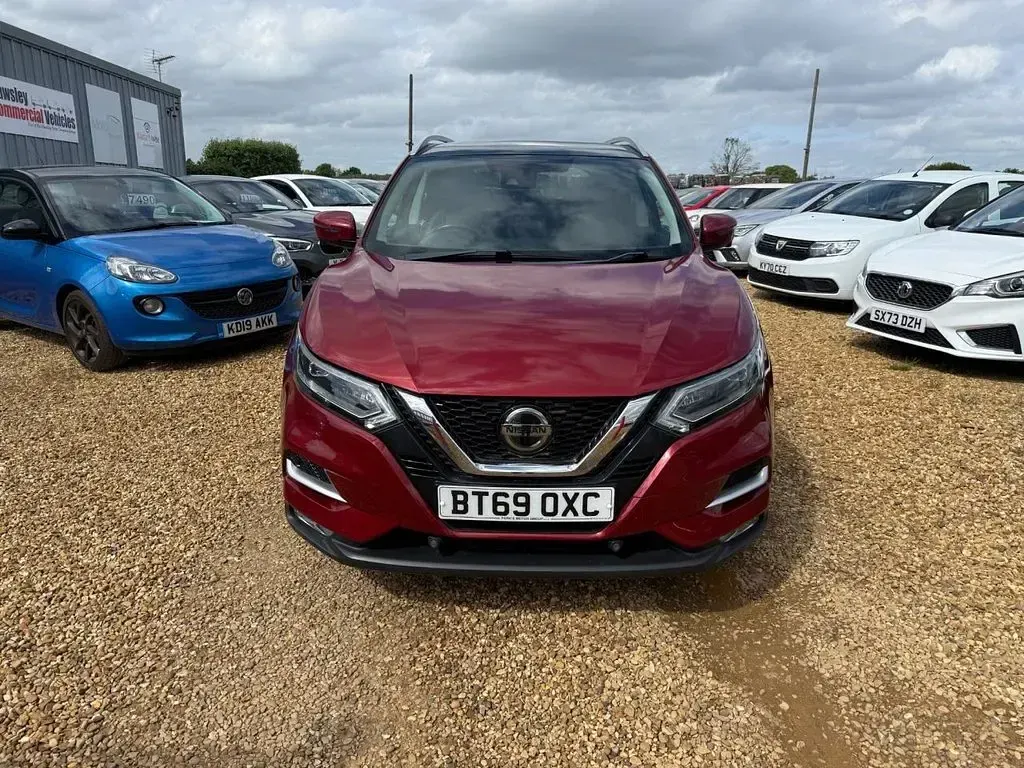 Used Nissan Qashqai S 140 HP (102 kW) 2019 Red SUV