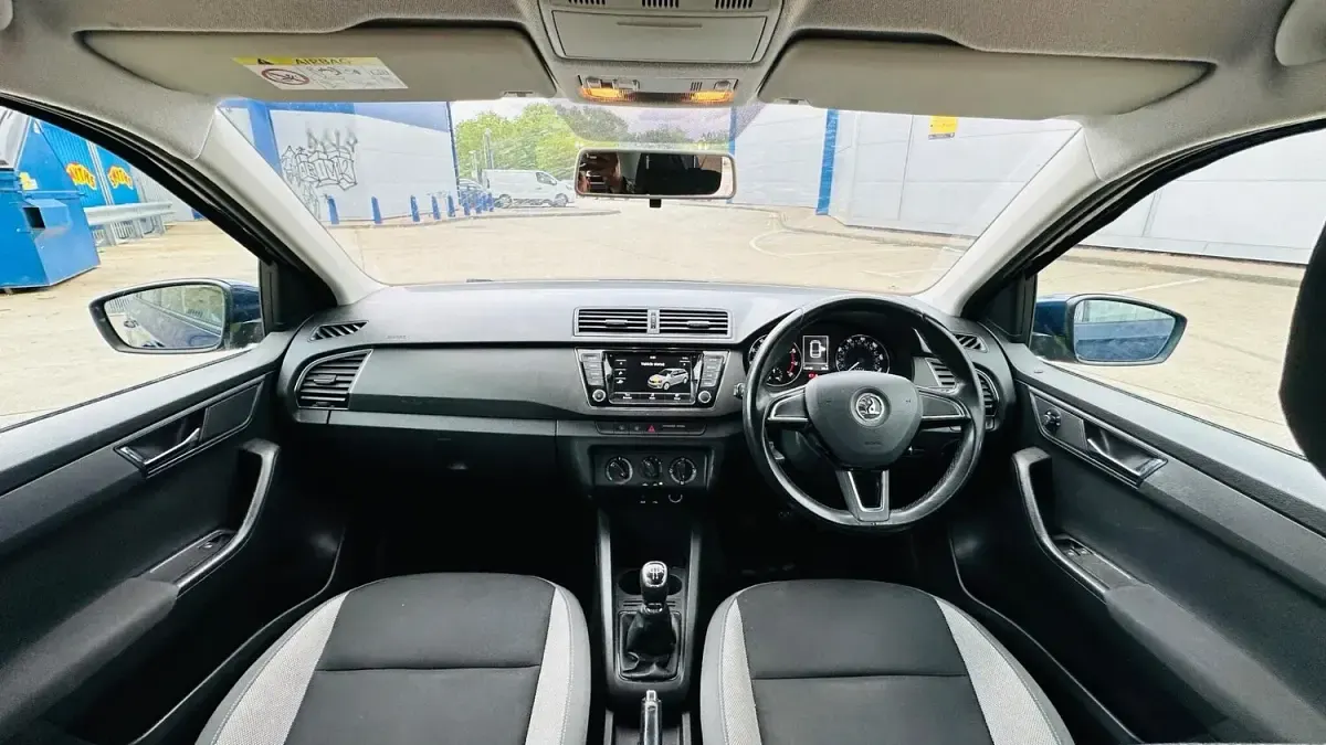 Used Skoda Fabia SE 90 HP (66 kW) 2015 Blue Estate