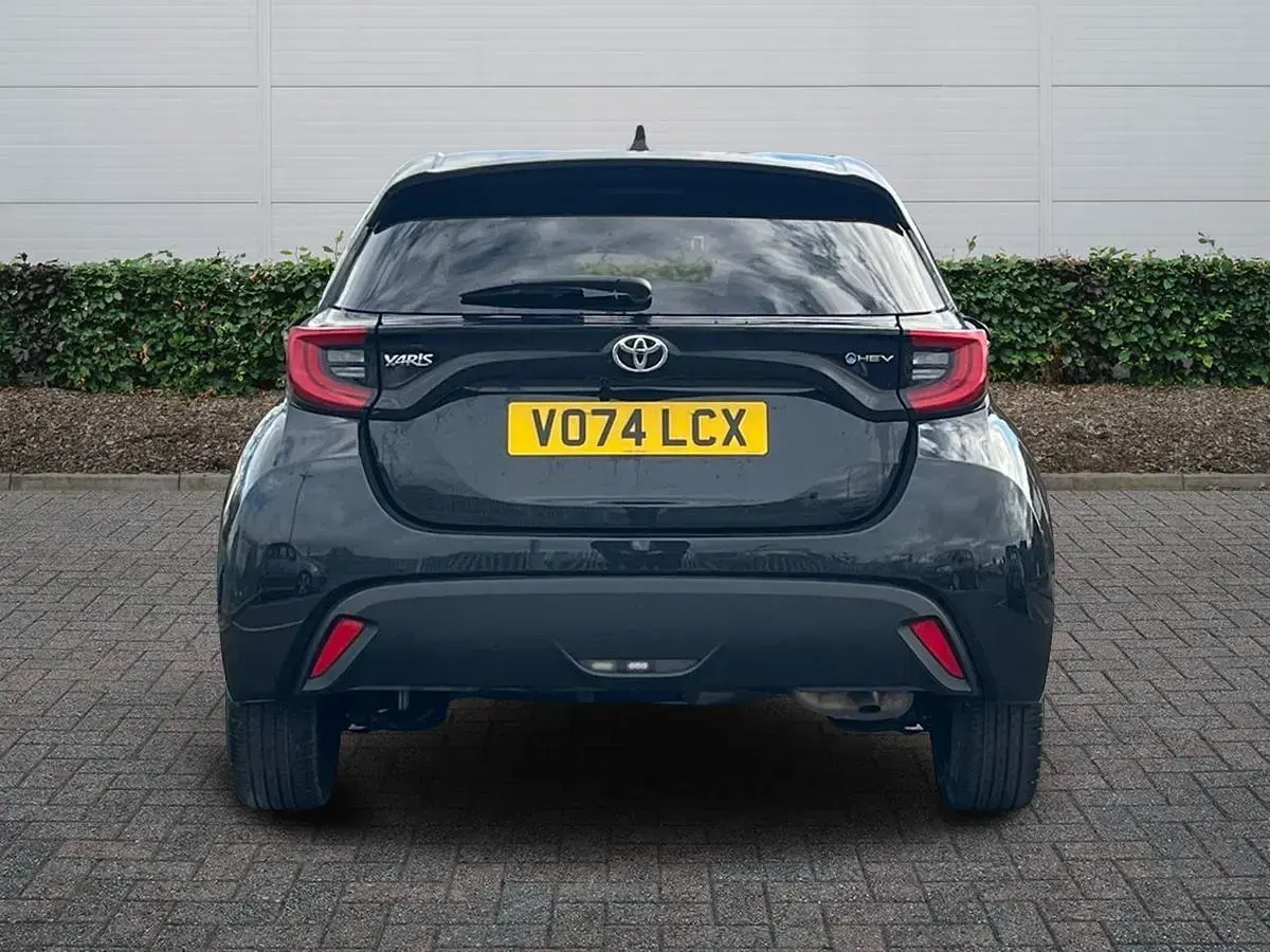 Used Toyota Yaris Design 116 HP (85 kW) 2024 Black Hatchback