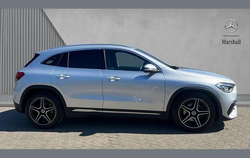 Używany Mercedes GLA220 Executive 190 KM (139 kW) 2023 Srebrny SUV