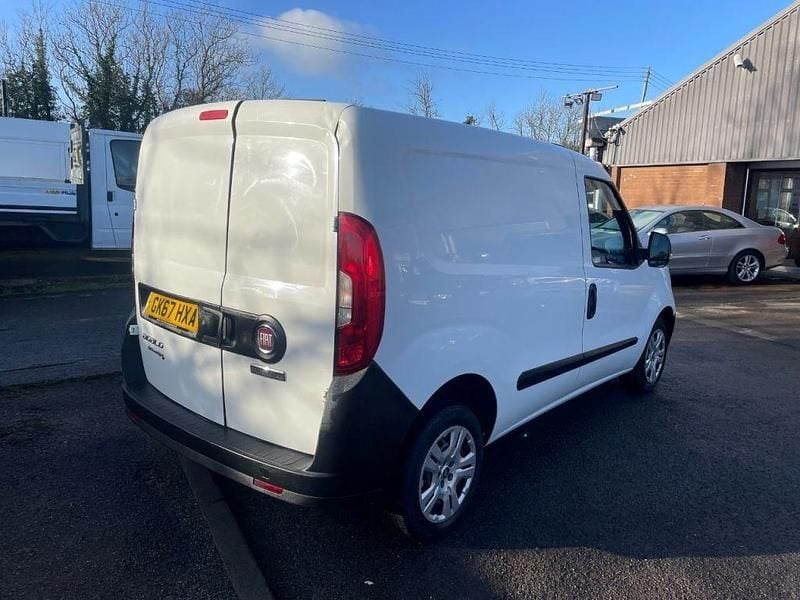 Used Fiat Doblò 95 HP (69 kW) 2017 White MPV