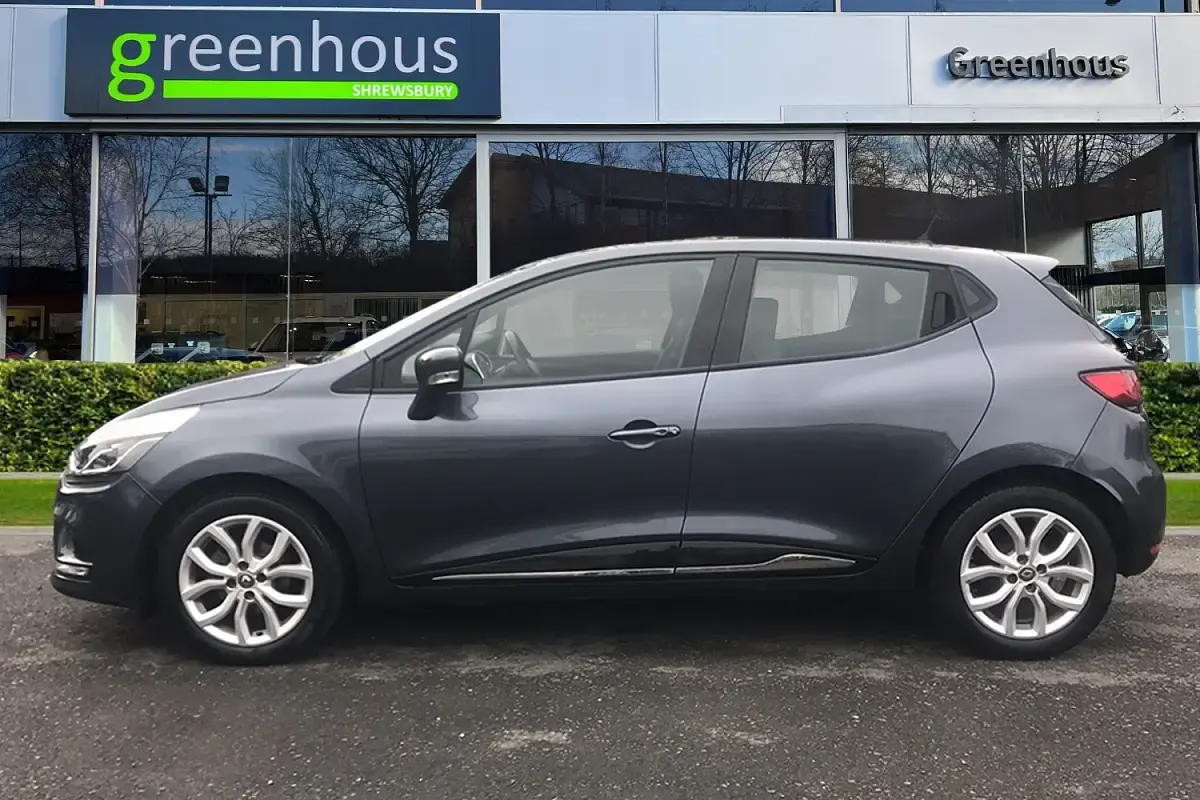 Used Renault Clio Dynamique 75 HP (55 kW) 2017 Grey Hatchback