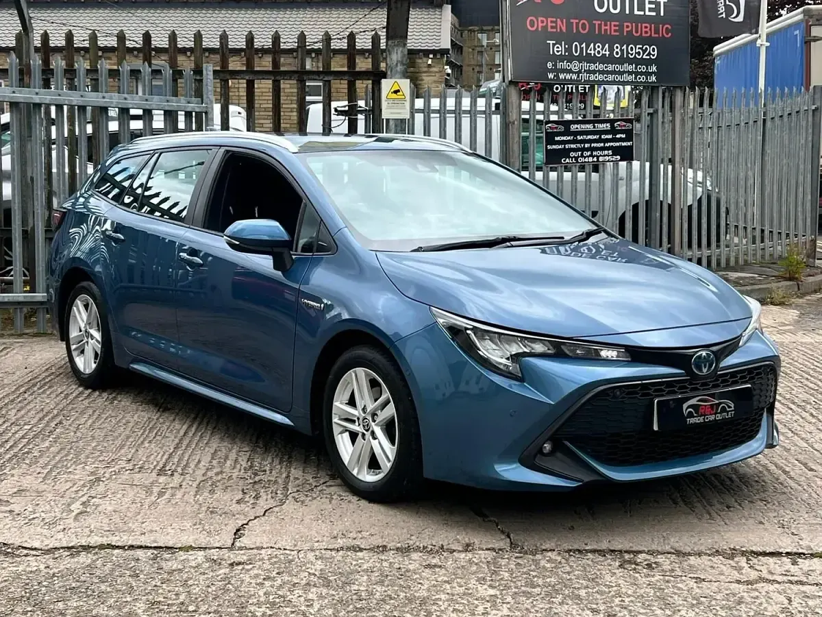 Used Toyota Corolla 122 HP (89 kW) 2021 Blue Estate