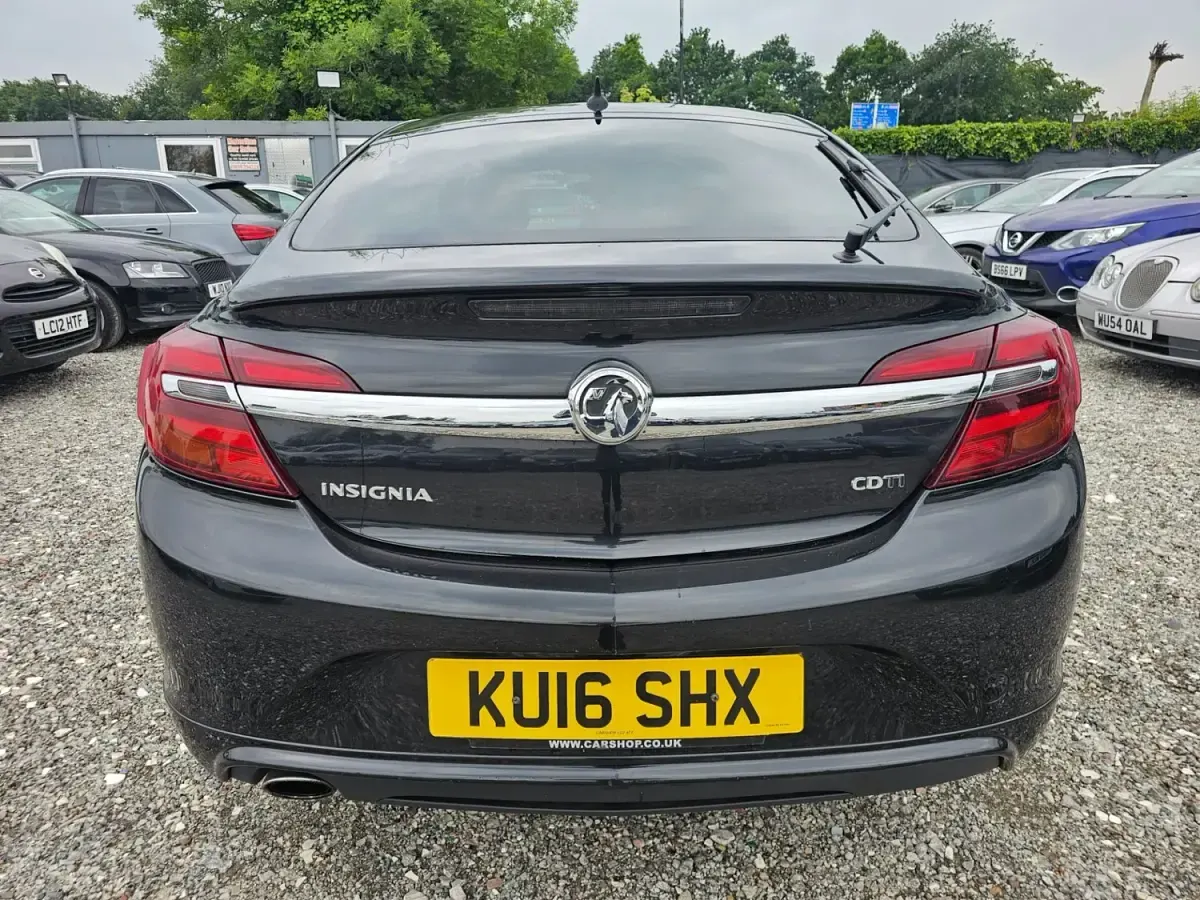 Używany Vauxhall Insignia SRi 170 KM (125 kW) 2016 Czarny Hatchback