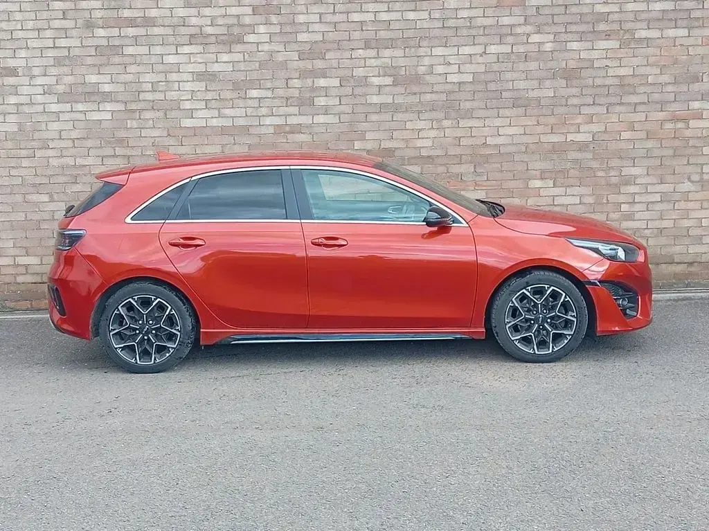 Used Kia Ceed GT-Line 158 HP (116 kW) 2022 Orange Hatchback