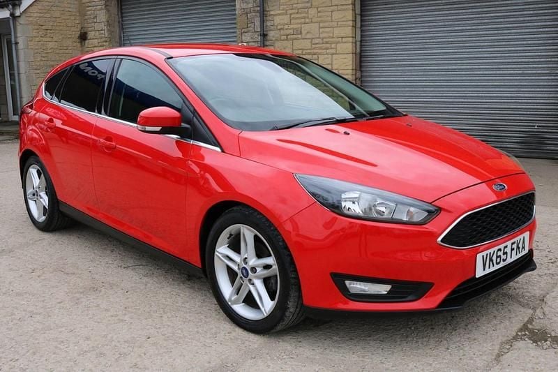 Used Ford Focus Zetec 115 HP (84 kW) 2015 Red Hatchback