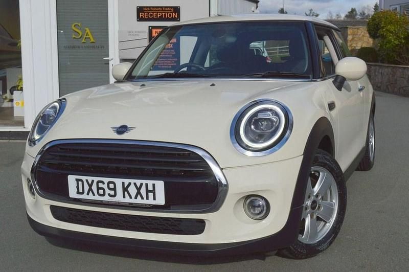 Usado Mini Cooper Classic 136 CV (100 kW) 2019 Blanco Utilitario