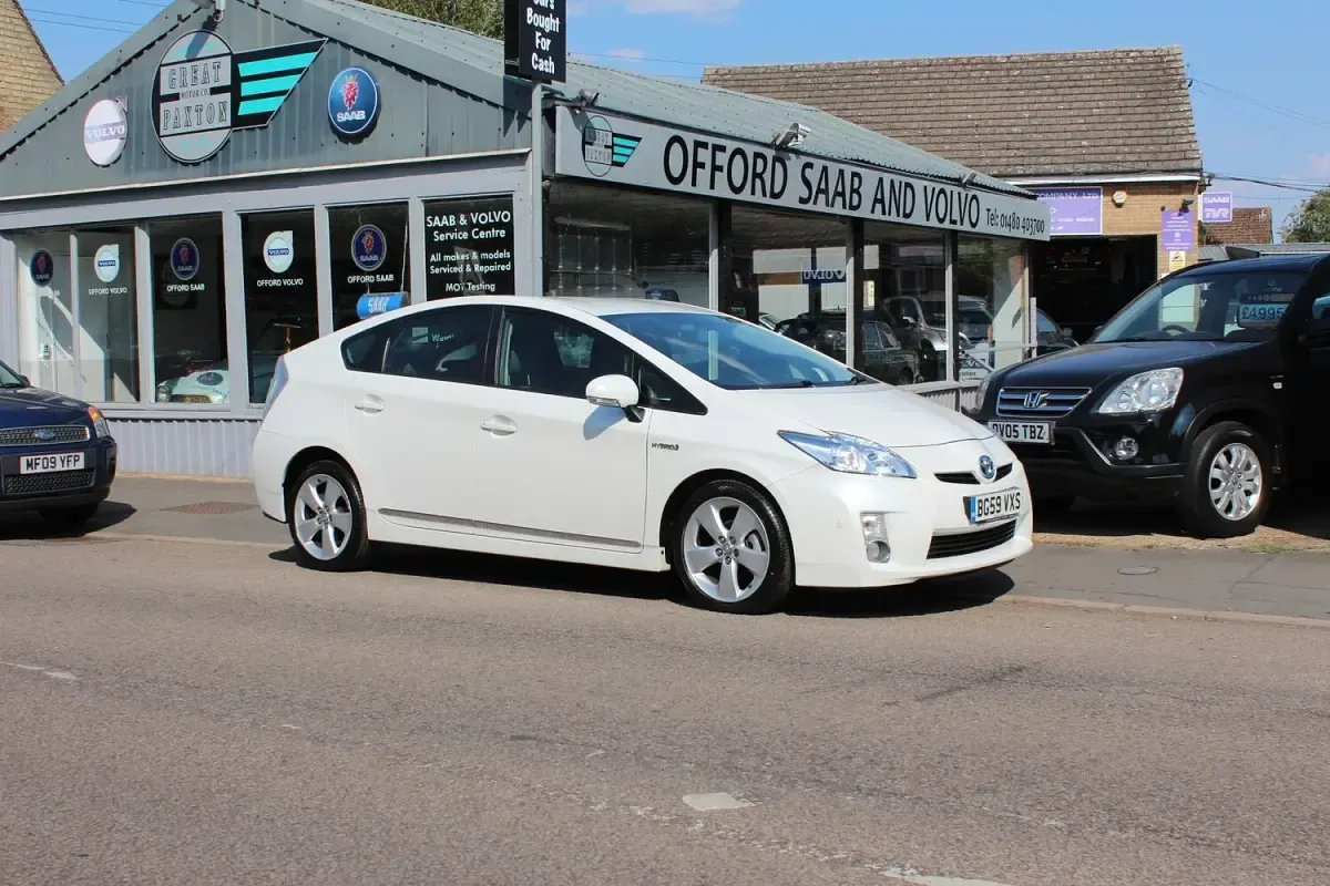 Used Toyota Prius 136 HP (100 kW) 2009 White Hatchback