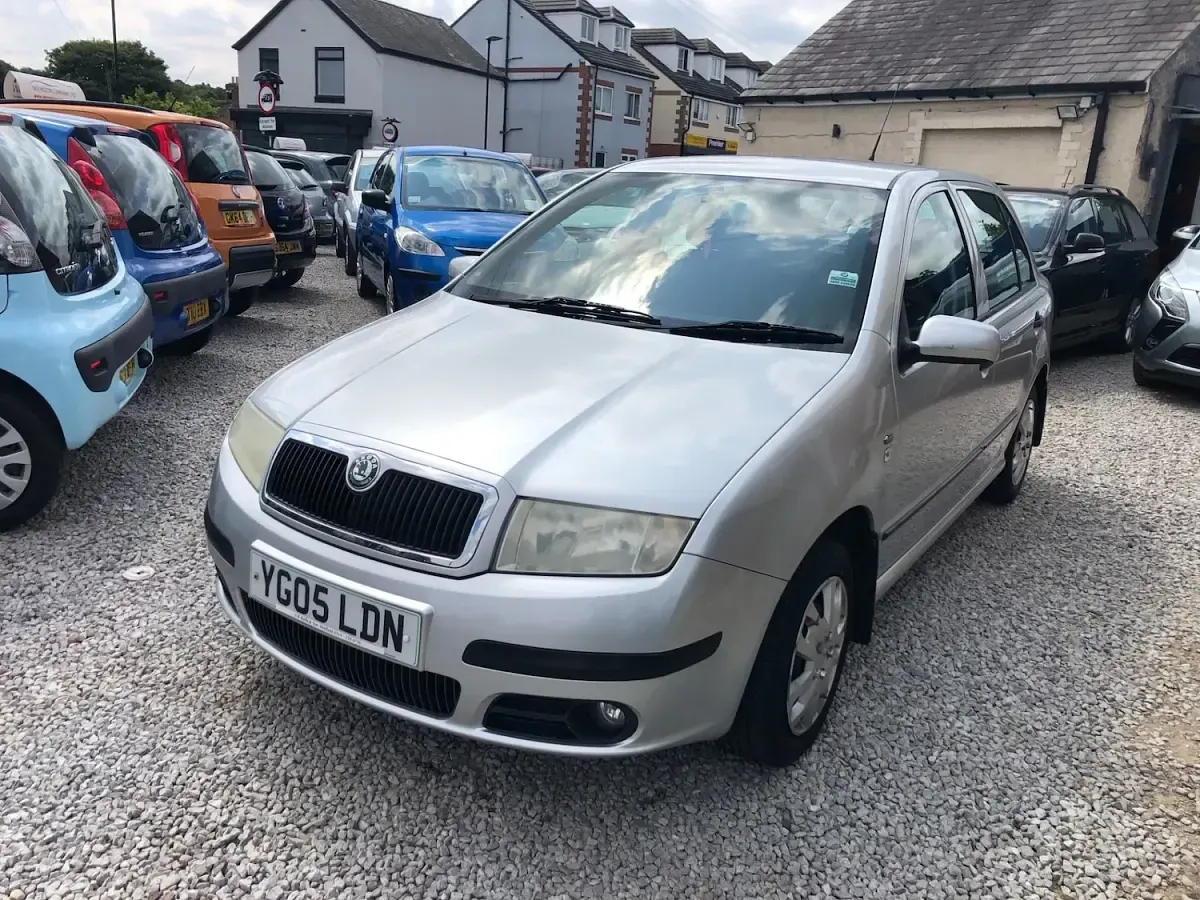 Used Skoda Fabia Ambiente 64 HP (47 kW) 2005 Silver Hatchback