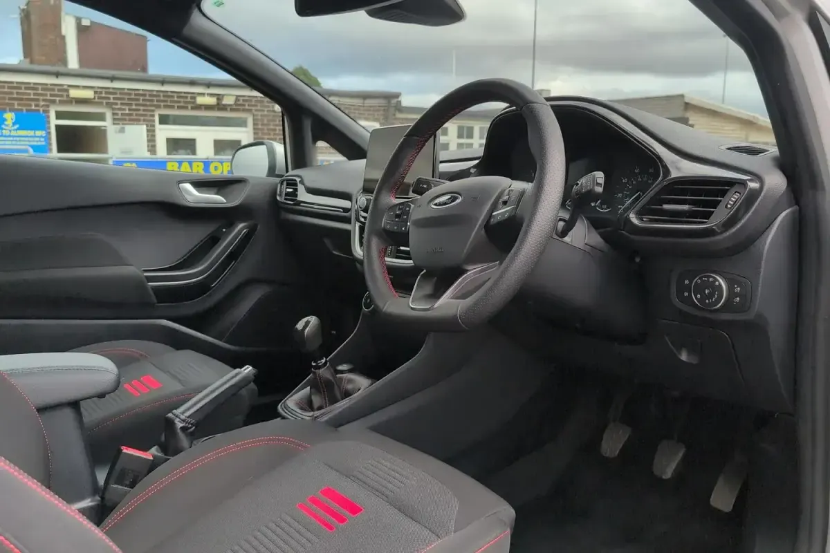 Używany Ford Fiesta ST-Line 125 KM (91 kW) 2022 Srebrny Hatchback
