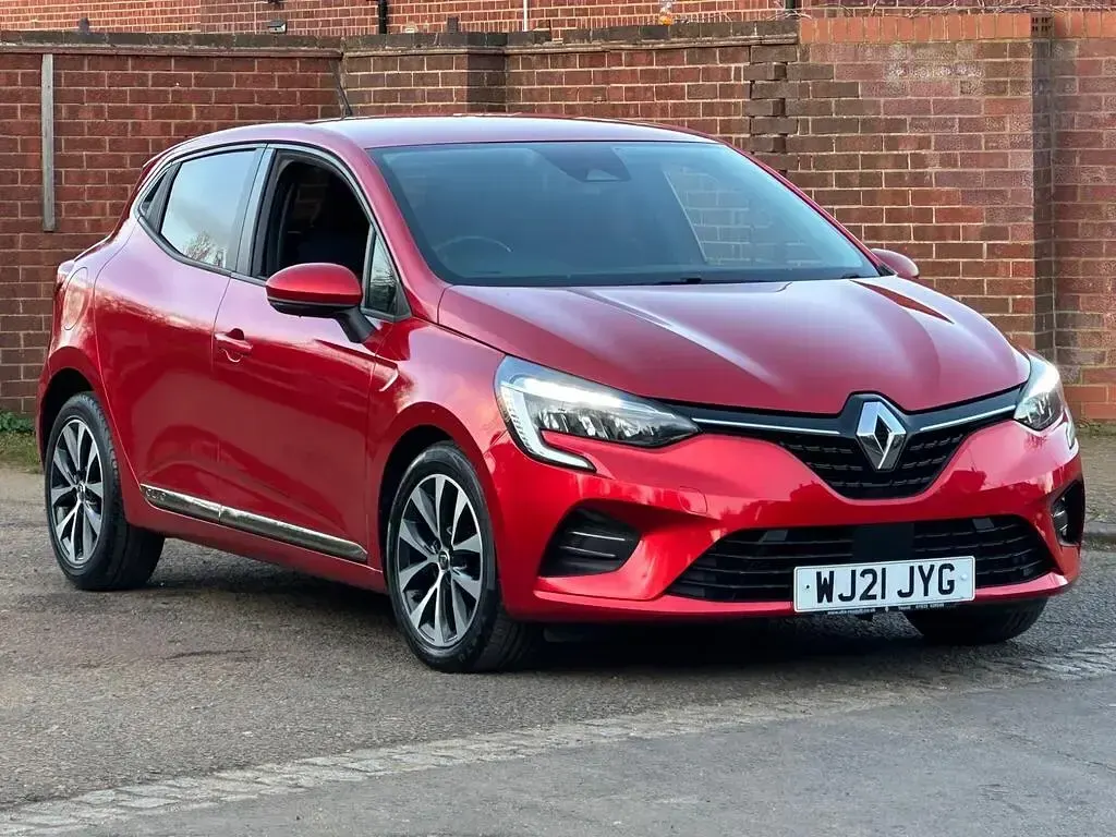 Used Renault Clio Iconic 85 HP (62 kW) 2021 Red Hatchback