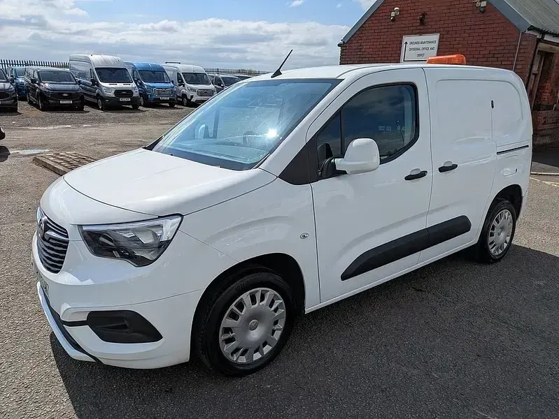 Gebraucht Vauxhall Combo Sportive 100 PS (73 kW) 2021 Weiß Van / Kleinbus
