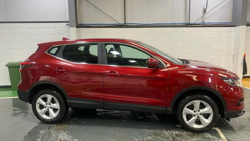Used Nissan Qashqai Acenta Premium 115 HP (84 kW) 2019 Red SUV