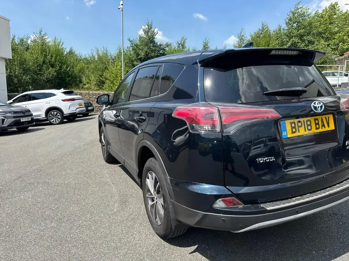 Used Toyota RAV4 197 HP (144 kW) 2018 Blue SUV