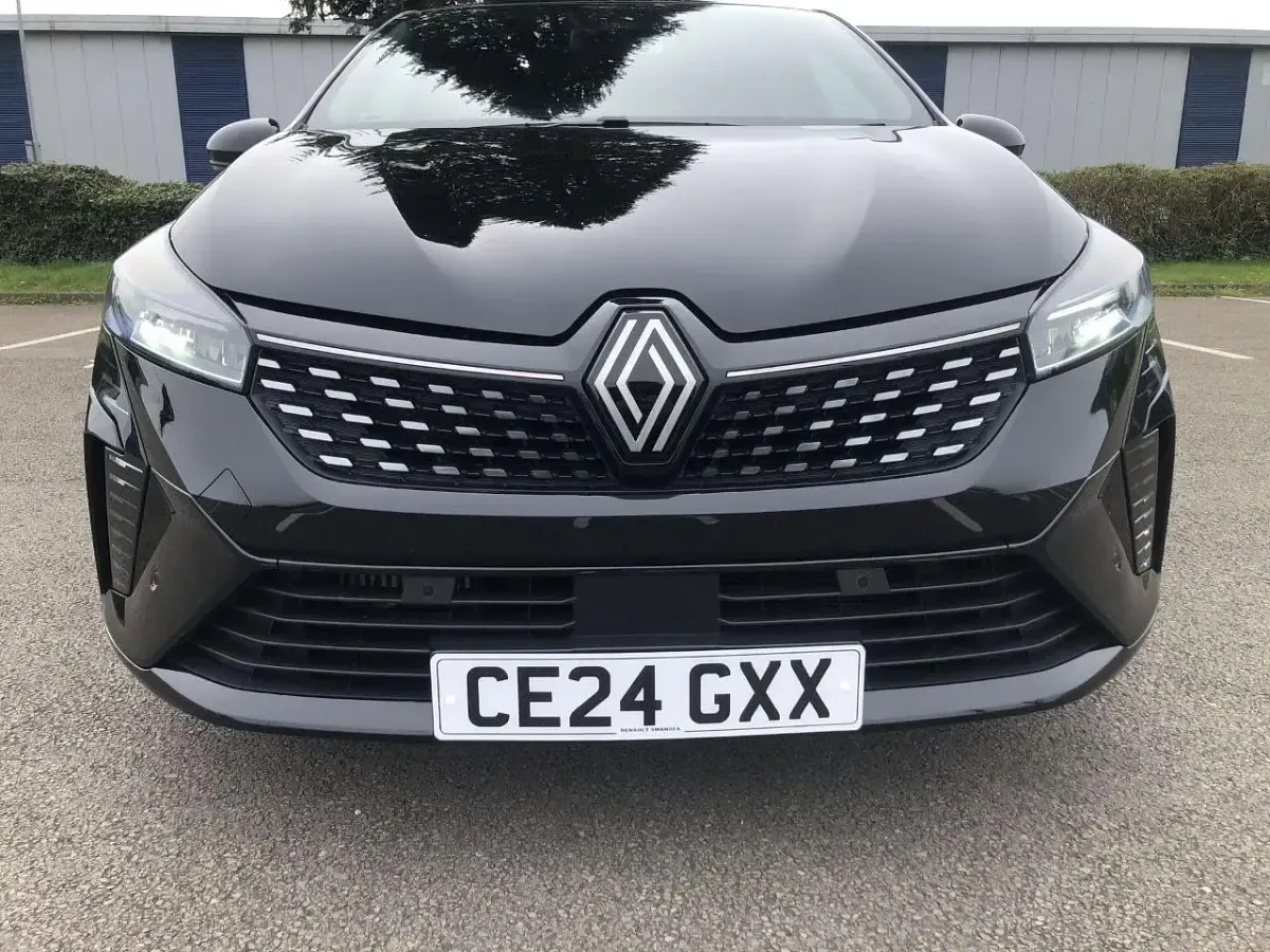 Used Renault Clio Techno 89 HP (65 kW) 2024 Black Hatchback