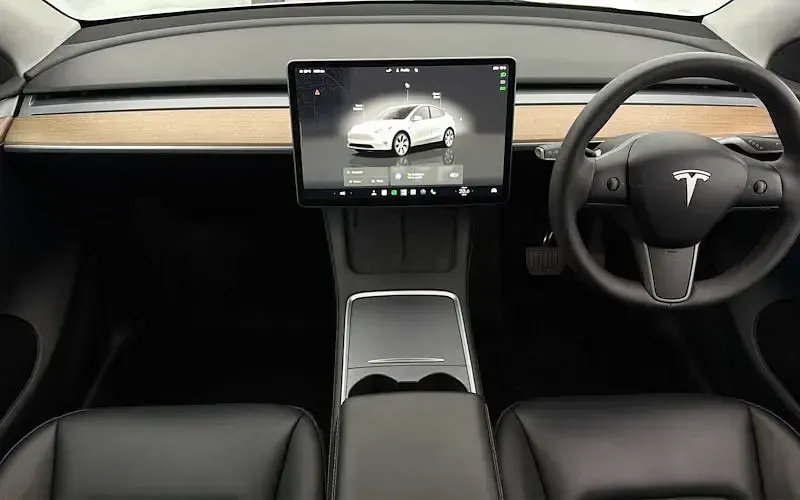 Used Tesla Model Y Standard Range 219 kW (299 HP) 2024 White SUV