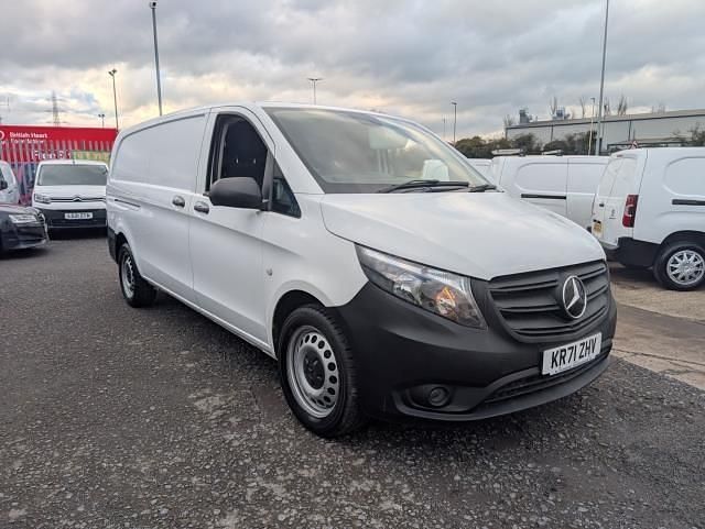Begagnad Mercedes Vito Progressive 2022 Vit Van