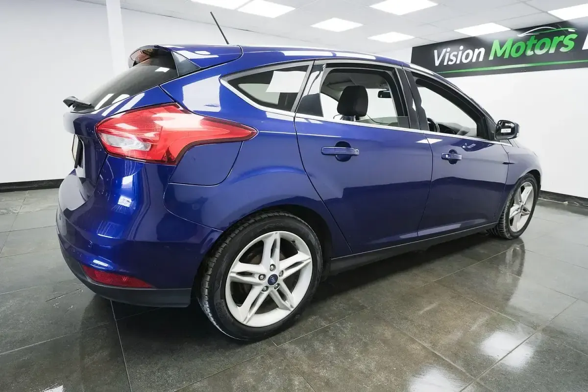 Begagnad Ford Focus Titanium 120 HK (88 kW) 2017 Blå Halvkombi