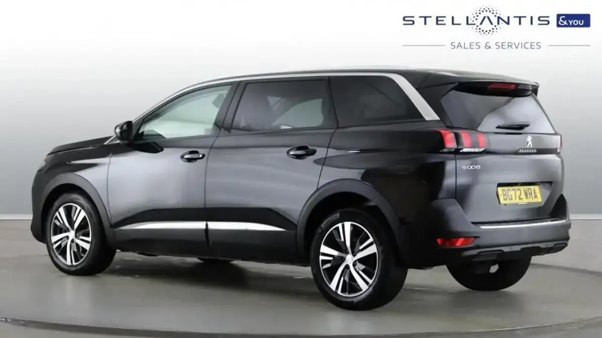 Used Peugeot 5008 Allure+ 129 HP (94 kW) 2022 Black SUV