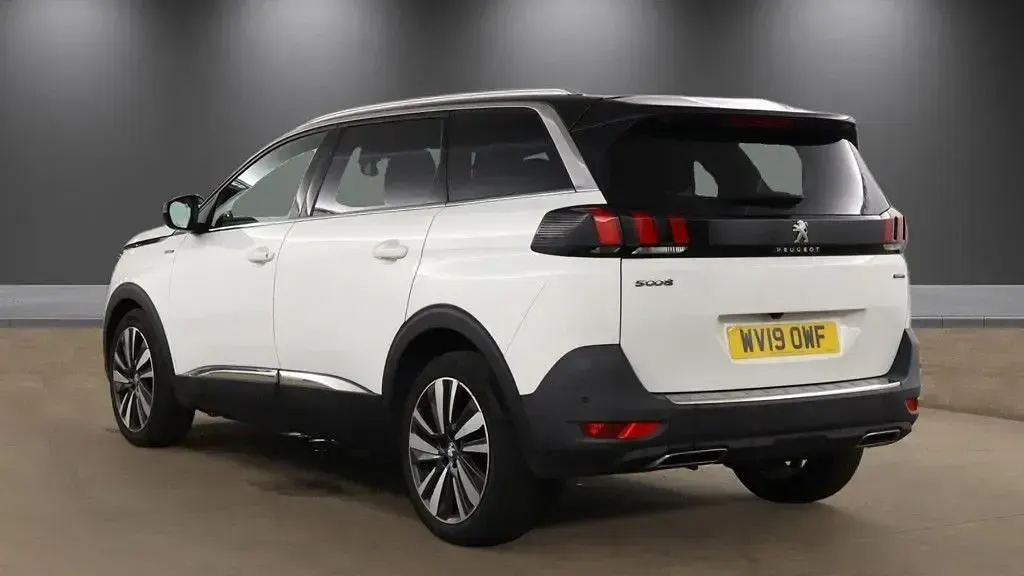 Usado Peugeot 5008 Premium 130 HP (95 kW) 2019 Branco SUV