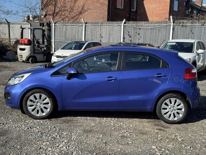 Used Kia Rio 107 HP (78 kW) 2013 Blue Hatchback