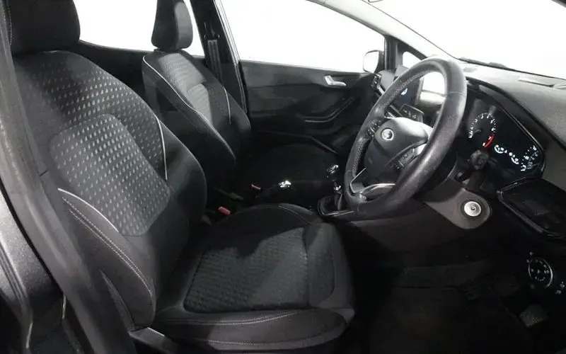Used Ford Fiesta Zetec 101 HP (74 kW) 2017 Grey Hatchback