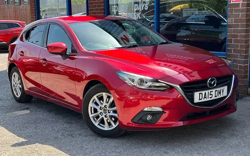 Usado Mazda 3 165 HP (121 kW) 2015 Vermelho Citadino