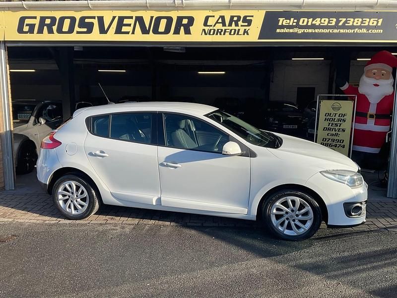White Used 2014 Renault Mégane III Dynamique Hatchback | £3,695 (Fair price) - Image 1/4