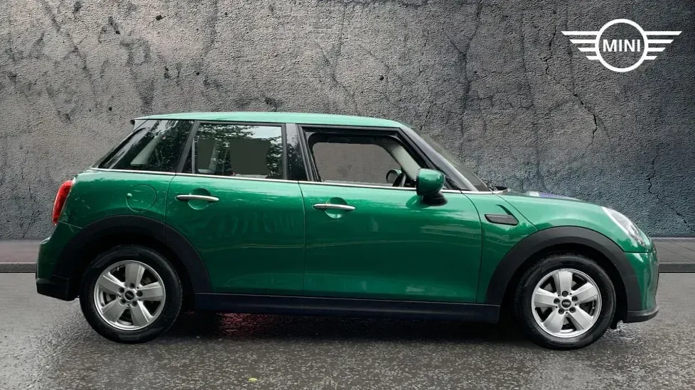 Used Mini Cooper Classic 134 HP (98 kW) 2022 Green Hatchback