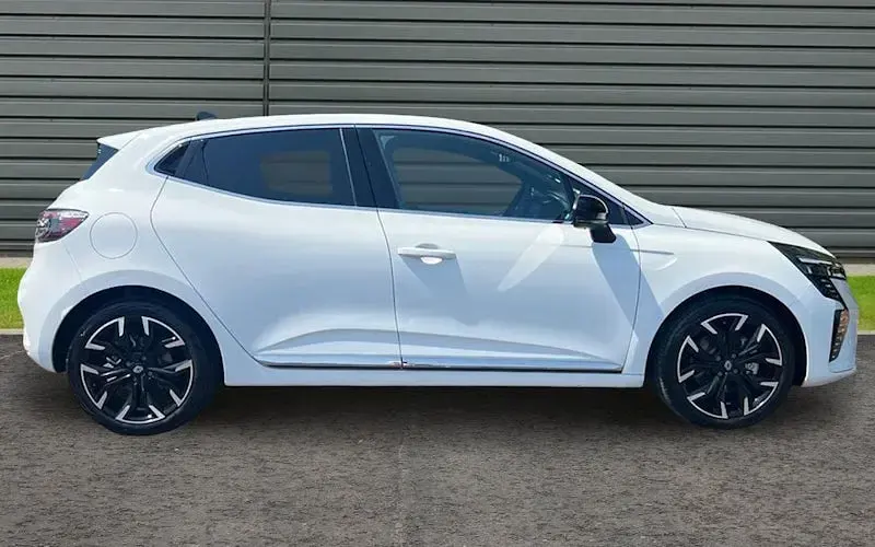 New Renault Clio Techno 143 HP (105 kW) 2025 White Hatchback