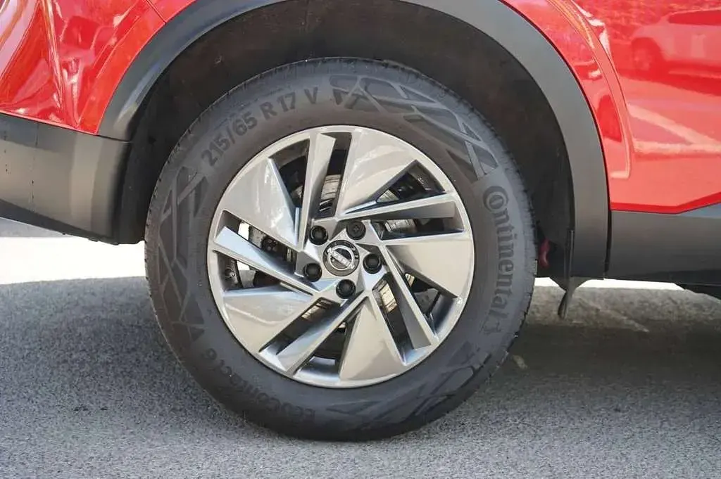 Used Nissan Qashqai Acenta Premium 155 HP (114 kW) 2023 Red SUV