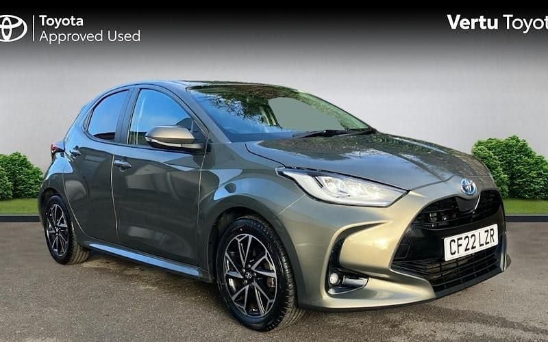 Used 2025 Toyota Yaris Hybrid Design Hatchback | £15,965 (Super price) - Image 1/4