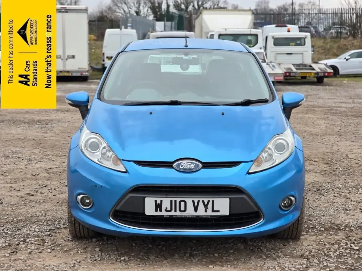 Usado Ford Fiesta Zetec 82 HP (60 kW) 2010 Azul Citadino