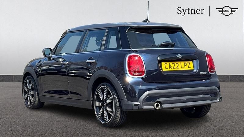 Usado Mini Cooper Exclusive 134 HP (98 kW) 2022 Preto Citadino