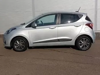 Used Hyundai i10 Premium 66 HP (48 kW) 2018 Silver Hatchback