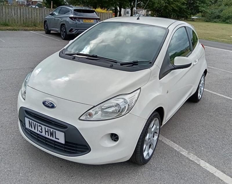 Used Ford Ka 69 HP (50 kW) 2013 White Hatchback