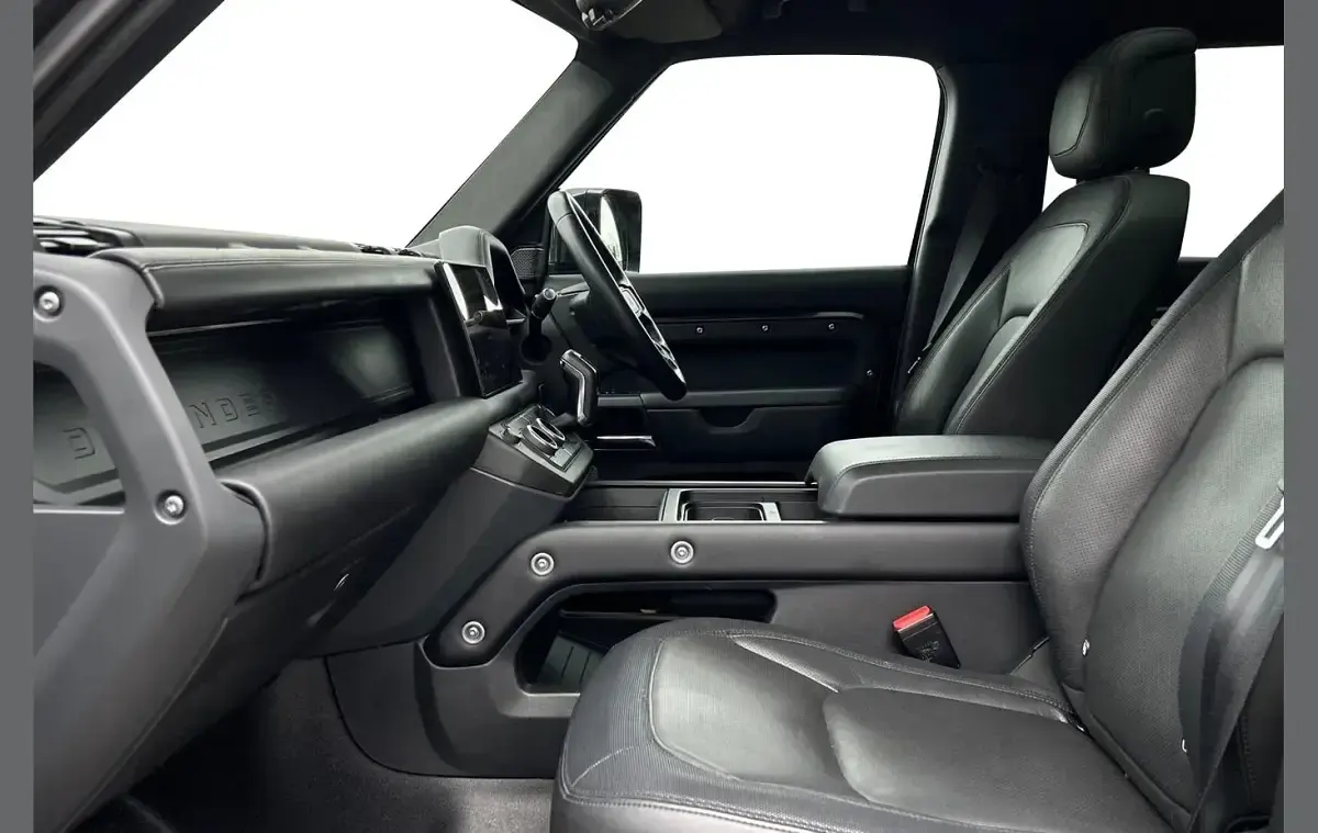 Usado Land Rover Defender HSE Dynamic 245 HP (180 kW) 2023 Cinzento SUV