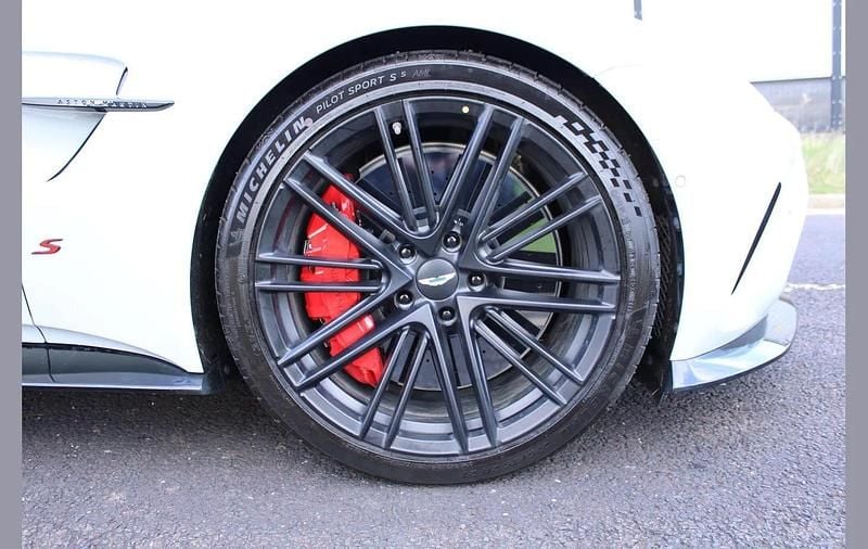 Usado Aston Martin V8 Vantage 670 CV (492 kW) 2025 Gris Coupe