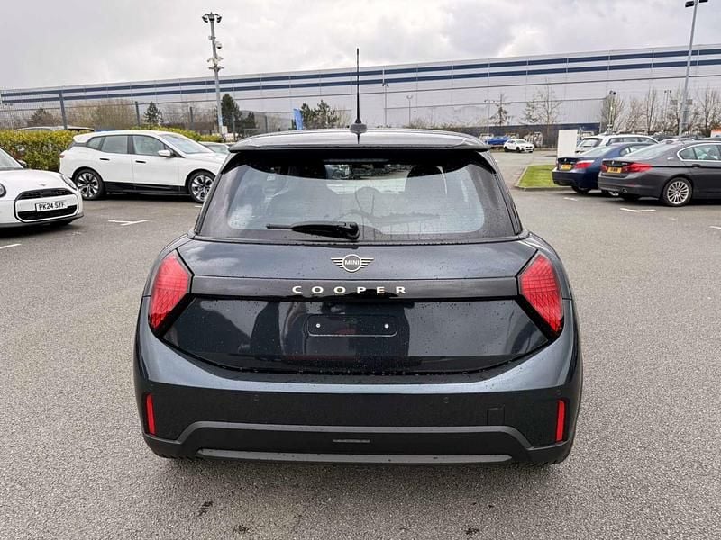 Ny Mini Cooper Exclusive 2026 Grå Halvkombi