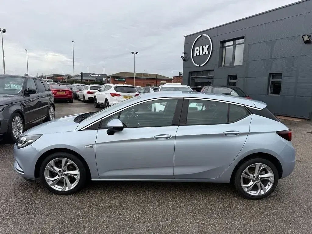 Used Vauxhall Astra SRi 150 HP (110 kW) 2018 Silver Hatchback