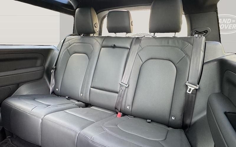Used Land Rover Defender HSE Dynamic 249 HP (183 kW) 2025 Estate