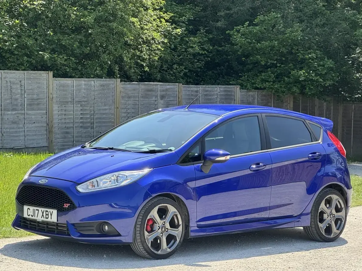 Usado Ford Fiesta ST 182 CV (133 kW) 2017 Azul Utilitario