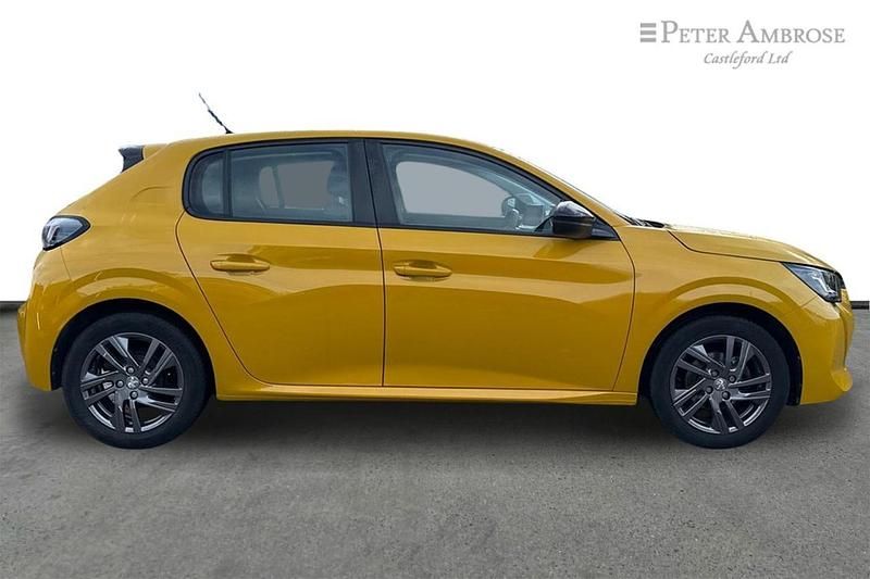 Used Peugeot 208 Active Premium 74 HP (54 kW) 2022 Yellow Hatchback